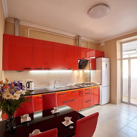 2 Bedrooms Apartment 150M From Opera House Leopoli Esterno foto