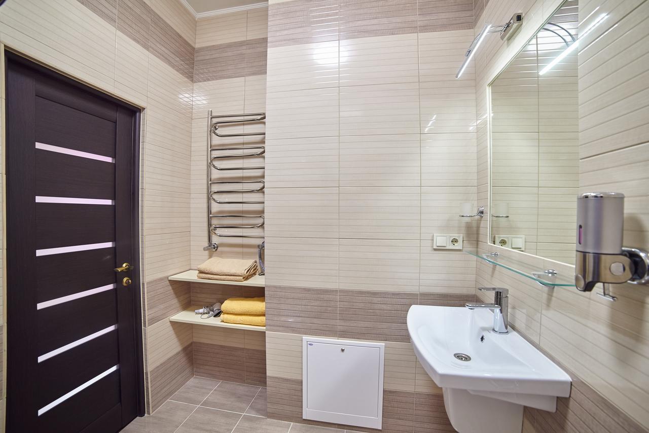 2 Bedrooms Apartment 150M From Opera House Leopoli Esterno foto