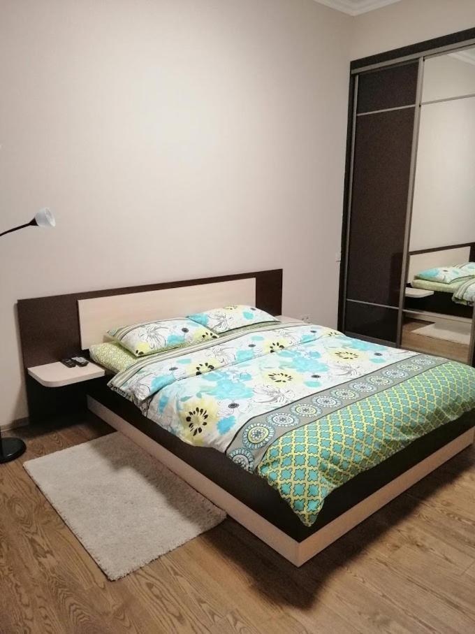 2 Bedrooms Apartment 150M From Opera House Leopoli Esterno foto