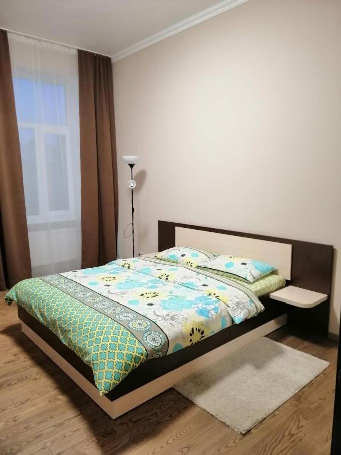 2 Bedrooms Apartment 150M From Opera House Leopoli Esterno foto
